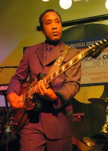 Dwayne Wiggins New Year's Eve performance   